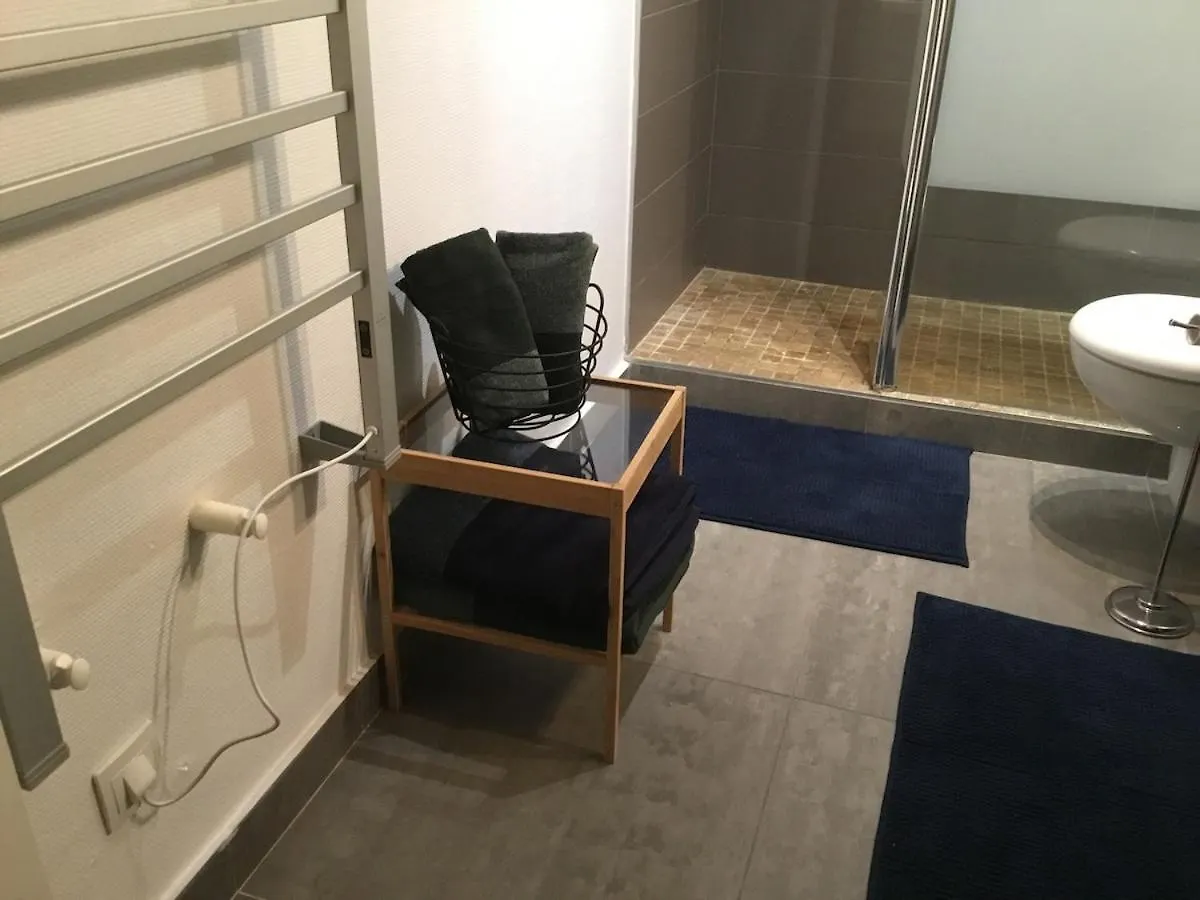 Joli Studio Lyon 0*,